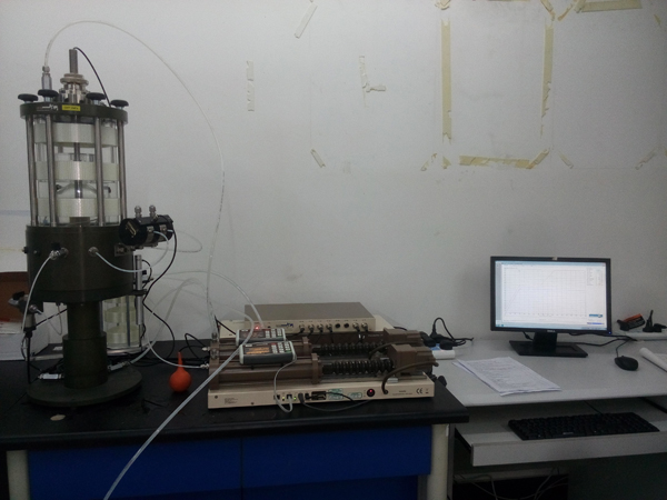 成都大学 UNSAT非鼓和土三轴仪